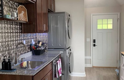 Observation Hill Apartment | Whole House with Lake and Lift Bridge Overlook for 10 Guests
