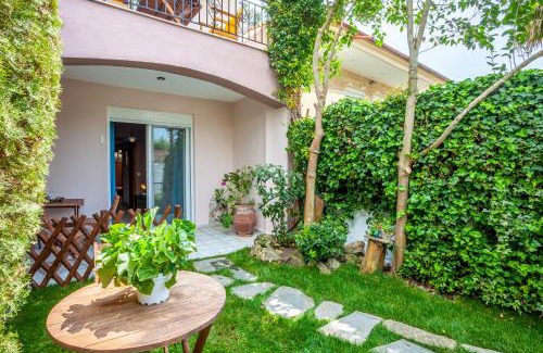 Siviri House | Wholesome Moments