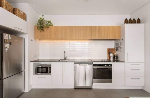 Christchurch City Centre Apartment | Whow! Unique Quirky Spacious Free Off Street Park