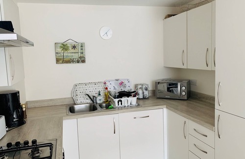 Sittingbourne House | Whyte, 3 Bed House, Sleeps 7, with Garden, Free Parking, Sittingbourne City