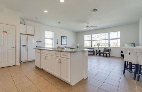 Davenport House | Wi-Fi - Private Pool - Multiple TVs - Providence