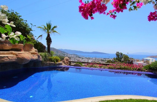 Bodrum City Center Villa | WİTH AMAZİNG SEA AND CASTLE VİEW