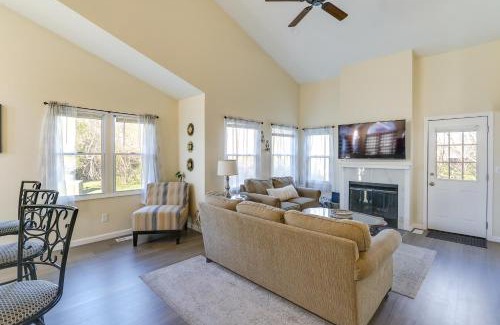 Greenwich House | Wichita Townhome with Patio 9 Mi to Downtown!