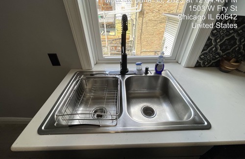 Noble Square Apartment | Wicker Park 2Bdrm 10 min to Downtown Last Minute Special 99.00 Sept 14-18