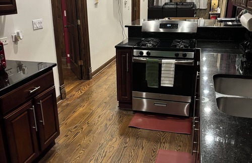 Wicker Park Apartment | Wicker Park - Loft Style Home in Lively Location with Plenty Amenities