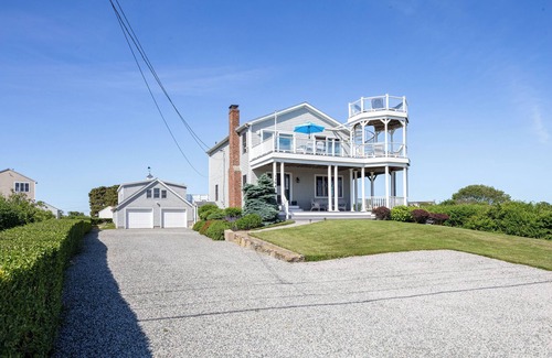 Point Judith House | Wide ocean views from Block Island to Newport Bridge,5 minutes to beaches, ferry
