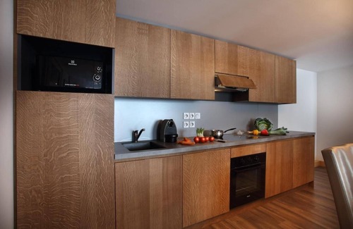 Eclose-Est Apartment | Wifi, 150m from ski slopes, fitness, swimming pool, sauna, hammam, balcony, tv, 35m², Alpe d'Huez
