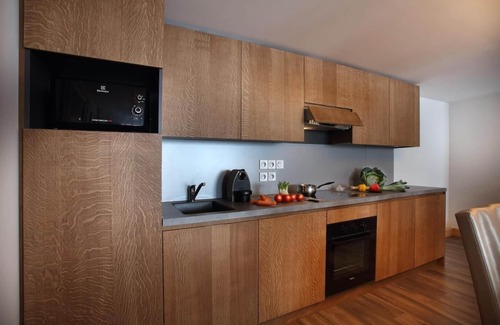 Eclose-Est Apartment | Wifi, 150m from ski slopes, fitness, swimming pool, sauna, hammam, balcony, tv, 45m², Alpe d'Huez