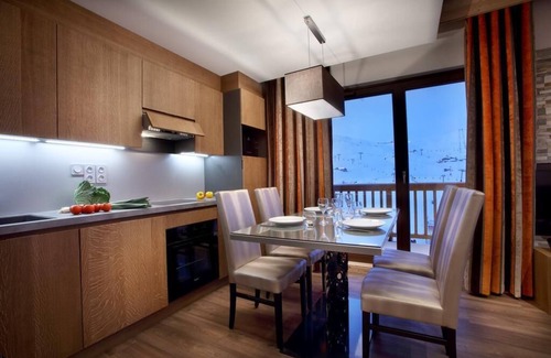 Eclose-Est Apartment | Wifi, 150m from ski slopes, fitness, swimming pool, sauna, hammam, balcony, tv, 45m², Alpe d'Huez