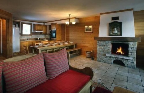 Arc-2000 Apartment | Wifi, 150m from ski slopes, fitness, swimming pool, sauna, hammam, balcony, fireplace or stove, tv