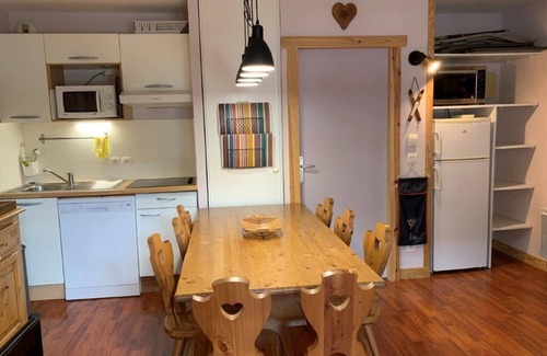 Vignec Apartment | Wifi, 1st floor, balcony, tv, ski locker, 48m², Saint Lary Soulan