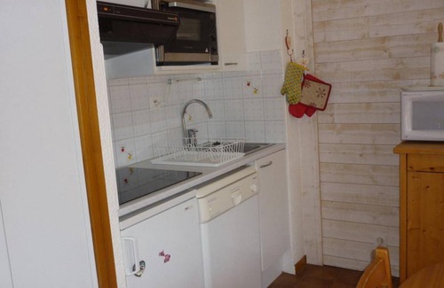 Pralognan-la-Vanoise Apartment | Wifi, 20m from ski slopes, Ground floor, balcony, parking, tv, ski locker, 30m²