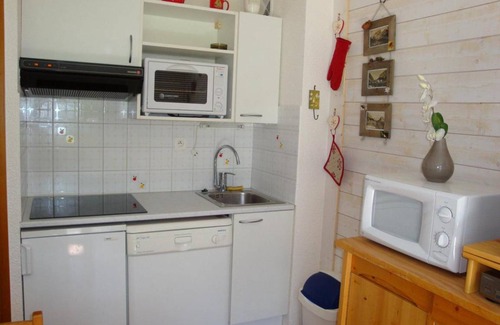 Pralognan-la-Vanoise Apartment | Wifi, 20m from ski slopes, Ground floor, balcony, parking, tv, ski locker, 30m²