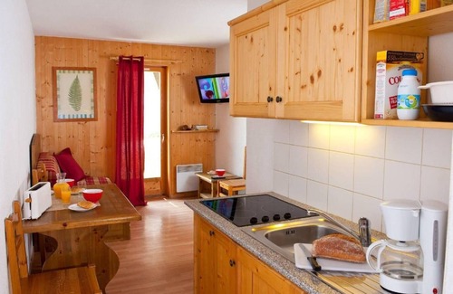Saint-Sorlin-d'Arves Apartment | Wifi, 200m from ski slopes, fitness, swimming pool, terrace, balcony, parking, 80-90m²