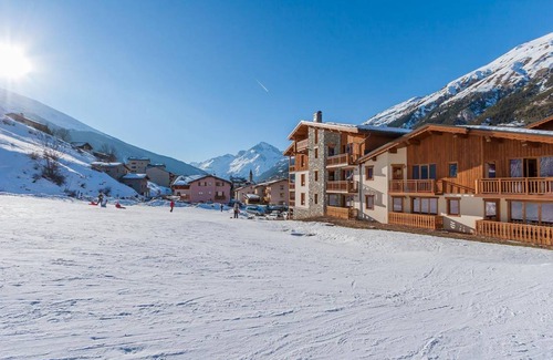 Lanslevillard Apartment | Wifi, 200m from ski slopes, fitness, balcony, parking, tv, ski locker, 60m², Val Cenis