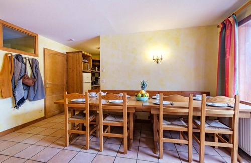Lanslevillard Apartment | Wifi, 200m from ski slopes, fitness, sauna, balcony, parking, tv, ski locker, 72m², Val Cenis