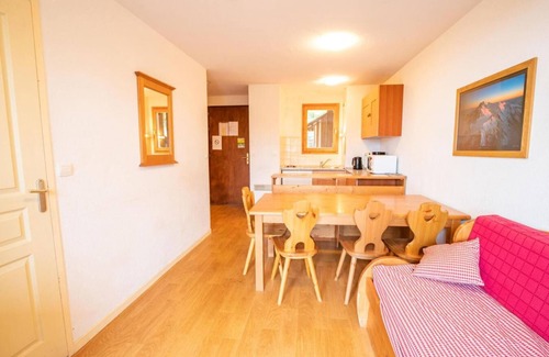 Valfrejus Apartment | Wifi, 200m from ski slopes, 1st floor, view mountain, balcony, tv, ski locker, 36m², Valfréjus