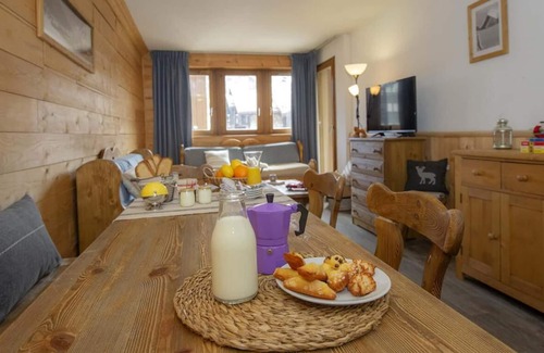 Val-d'Isere Apartment | Wifi, 250m from resort center, balcony, tv, 30m², Val d'Isère