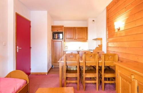 Valfrejus Apartment | Wifi, 300m from resort center, swimming pool, sauna, tv, ski locker, 40m², Valfréjus