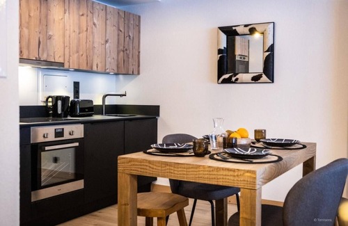Montalbert Apartment | Wifi, 300m from ski slopes, swimming pool, sauna, hammam, terrace, balcony, parking, ski locker