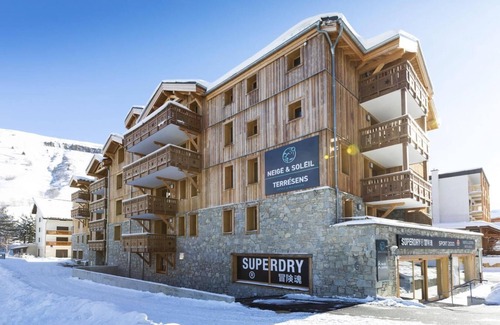 Les Deux Alpes Apartment | Wifi, 40m from ski slopes, fitness, sauna, hammam, terrace, balcony, parking, tv, ski locker, 74m²
