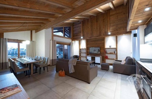 Chamonix City Centre Apartment | Wifi, 50m from ski lifts, fitness, swimming pool, balcony, parking, tv, ski locker, 60m², Chamonix