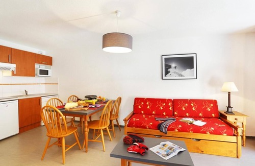 Ax-les-Thermes Apartment | Wifi, 50m from resort center, fitness, swimming pool, sauna, parking, ski locker, 28m²