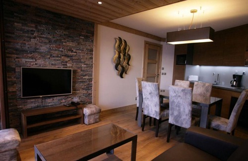 Arc-2000 Apartment | Wifi, 50m from resort center, fitness, swimming pool, sauna, hammam, balcony, tv, ski locker, 130m²