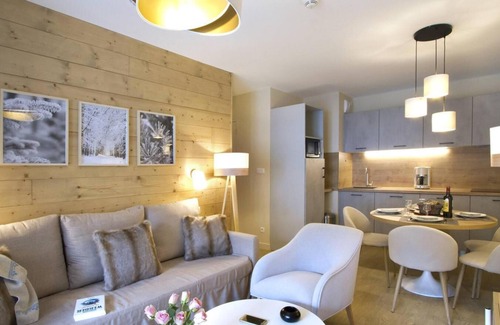 Eclose-Est Apartment | Wifi, 50m from ski slopes, fitness, sauna, hammam, balcony, tv, ski locker, 48m², Alpe d'Huez