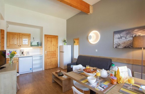 Les Esserts Apartment | Wifi, 50m from ski slopes, tv, ski locker, 32-36m², Morillon