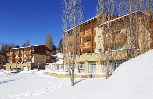 Font-Romeu-Odeillo-Via Apartment | Wifi, fitness, swimming pool, terrace, parking, ski locker, 40m², Font Romeu