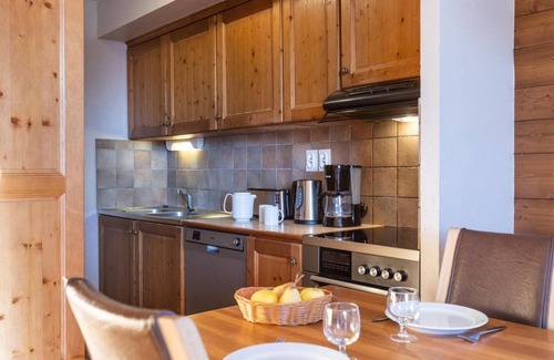 Les Eucherts Apartment | Wifi, ski-in/ski-out & foot of the slopes, swimming pool, sauna, hammam, balcony, fireplace or stove