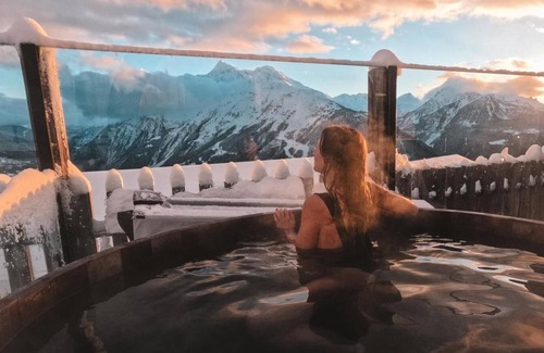 Les Eucherts Apartment | Wifi, ski-in/ski-out & foot of the slopes, swimming pool, sauna, hammam, balcony, fireplace or stove