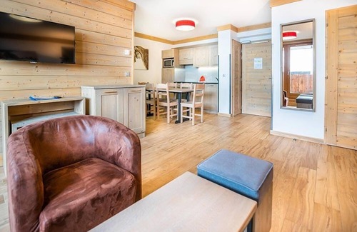 La Rosiere Apartment | Wifi, ski-in/ski-out & foot of the slopes, 3rd floor, view mountain, swimming pool, sauna, hammam