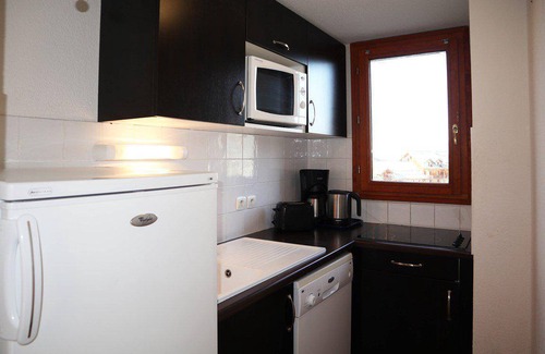 Les Orres Apartment | Wifi, ski-in/ski-out & foot of the slopes, 3rd floor, view ski slopes, fitness, swimming pool