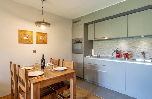 Vercorin Apartment | Wifi, ski-in/ski-out & foot of the slopes, sauna, hammam, terrace, balcony, tv, ski locker, 35m²