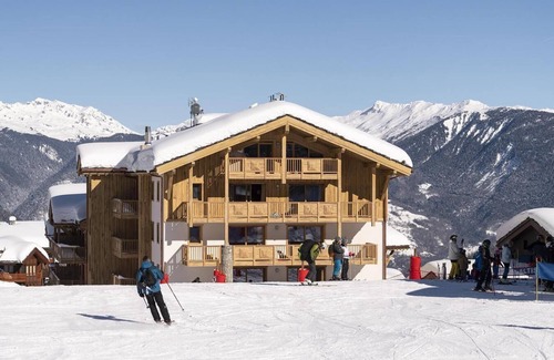 Les Avanchers-Valmorel Apartment | Wifi, ski-in/ski-out & foot of the slopes, fitness, swimming pool, balcony, parking, tv, ski locker