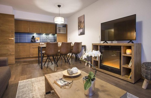 Les Saisies Apartment | Wifi, ski-in/ski-out & foot of the slopes, fitness, swimming pool, terrace, balcony, tv, ski locker