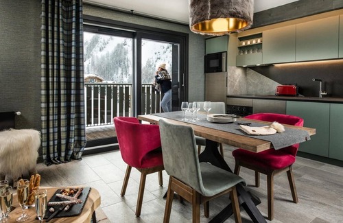 Val-d'Isere Apartment | Wifi, ski-in/ski-out & foot of the slopes, fitness, swimming pool, sauna, hammam, balcony, tv