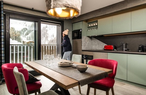 Val-d'Isere Apartment | Wifi, ski-in/ski-out & foot of the slopes, fitness, swimming pool, sauna, hammam, balcony, tv
