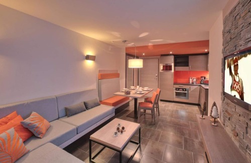 Val-Thorens Apartment | Wifi, ski-in/ski-out & foot of the slopes, fitness, swimming pool, sauna, hammam, balcony, tv