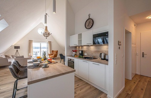 Schleswig Apartment | Wiking-koje 9 - Aufzug, Dusche, Balkon, Waschmaschine, TV, Parkplatz, 3. OG