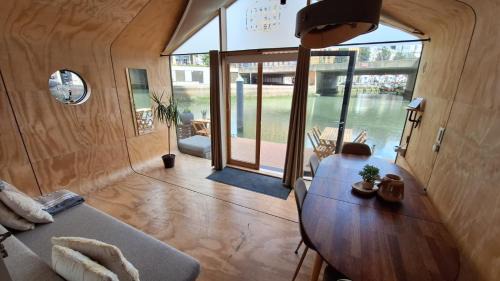 Stadsdriehoek Boat Rental | Wikkelboats at Wijnhaven