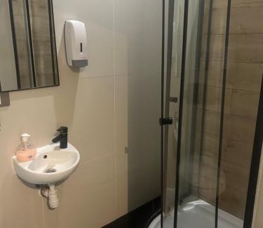 Srodmiescie Południowe Apartment | Wilcza double room small Apartment by best price City Center