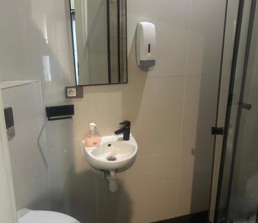 Srodmiescie Południowe Apartment | Wilcza double room small Apartment by best price City Center