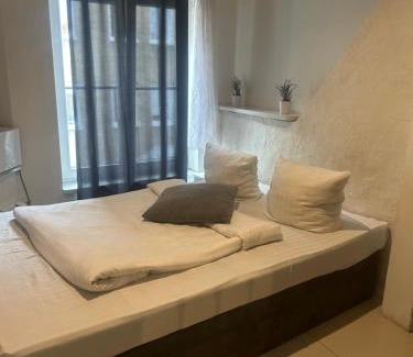 Srodmiescie Południowe Apartment | Wilcza double room small Apartment by best price City Center