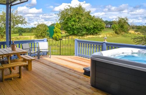 Hopton House | Wild Grape Lodge