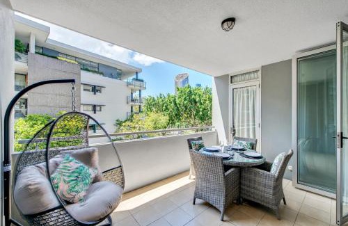 South Brisbane Apartment | Wild Luxe Apt - Southbank & Fast WiFi, Parking