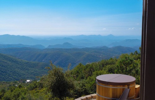 Julian House | Wild Moon Ranch — Mountain-Top Retreat with Panoramic Lake Views, Pickleball & Cedar Hot Tub