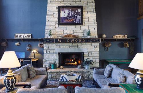 Clive Hotel | Wildwood Lodge & Suites